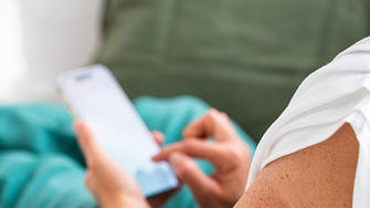 Download and set up the Accu-Chek SmartGuide app